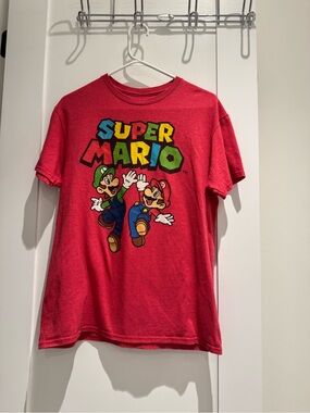 Nintendo Super Mario Red Graphic Tee size M Mario Luigi
